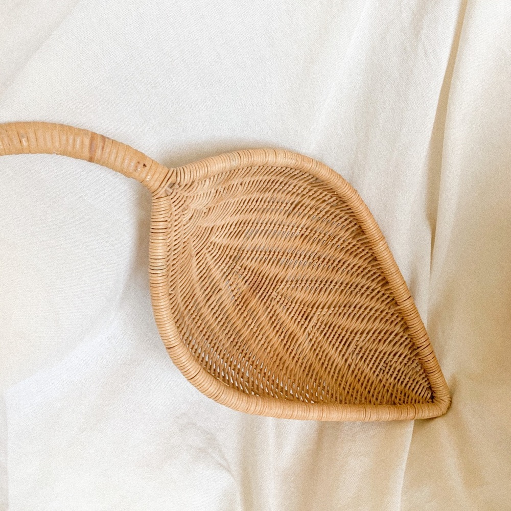 leaf shaped woven wicker basket 🍂
